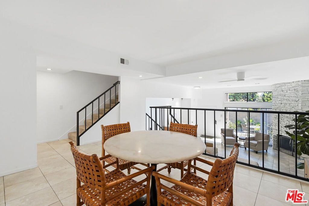 Image 15 of property listing at 4631 Alla Road 4, Marina Del Rey, CA 90292