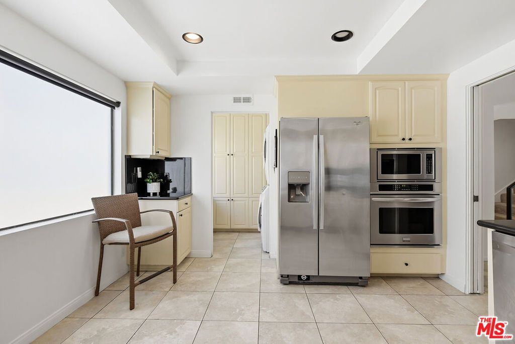 Image 19 of property listing at 4631 Alla Road 4, Marina Del Rey, CA 90292