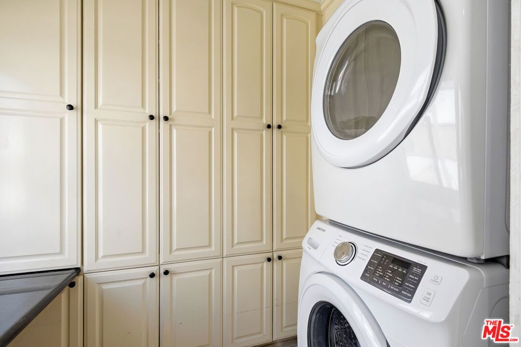 Image 20 of property listing at 4631 Alla Road 4, Marina Del Rey, CA 90292