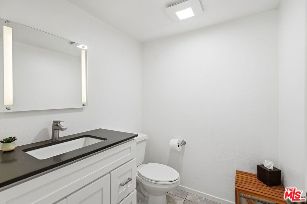 Image 21 of property listing at 4631 Alla Road 4, Marina Del Rey, CA 90292