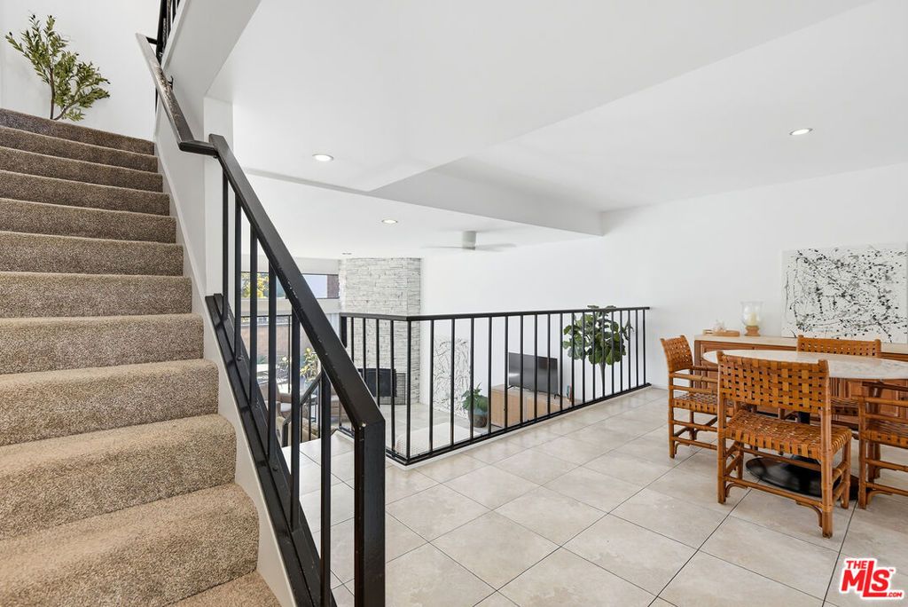 Image 22 of property listing at 4631 Alla Road 4, Marina Del Rey, CA 90292