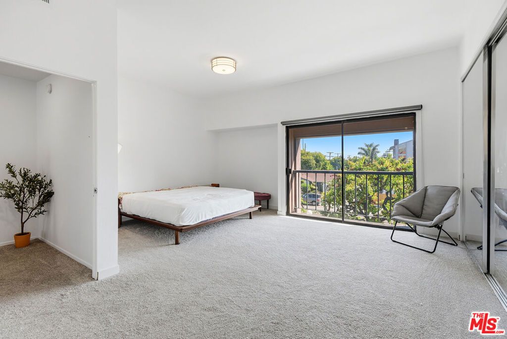 Image 23 of property listing at 4631 Alla Road 4, Marina Del Rey, CA 90292