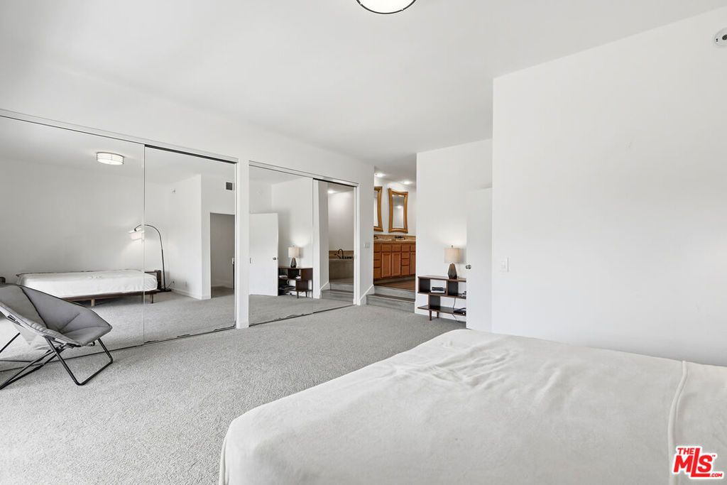 Image 24 of property listing at 4631 Alla Road 4, Marina Del Rey, CA 90292