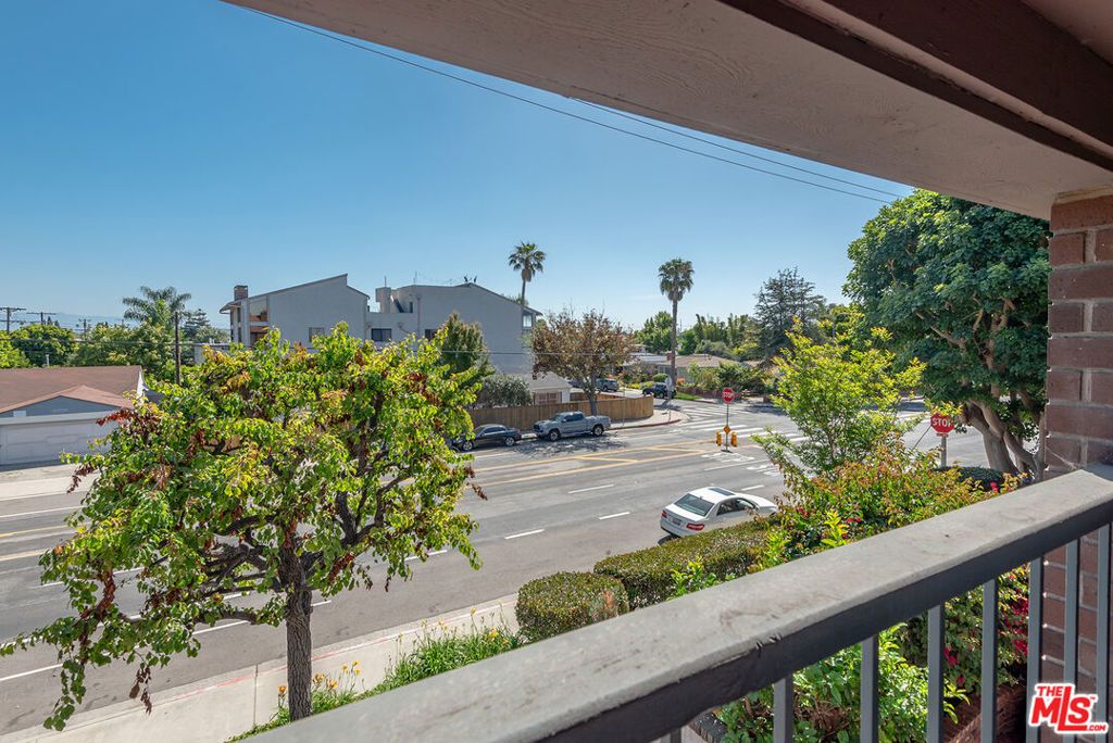 Image 25 of property listing at 4631 Alla Road 4, Marina Del Rey, CA 90292