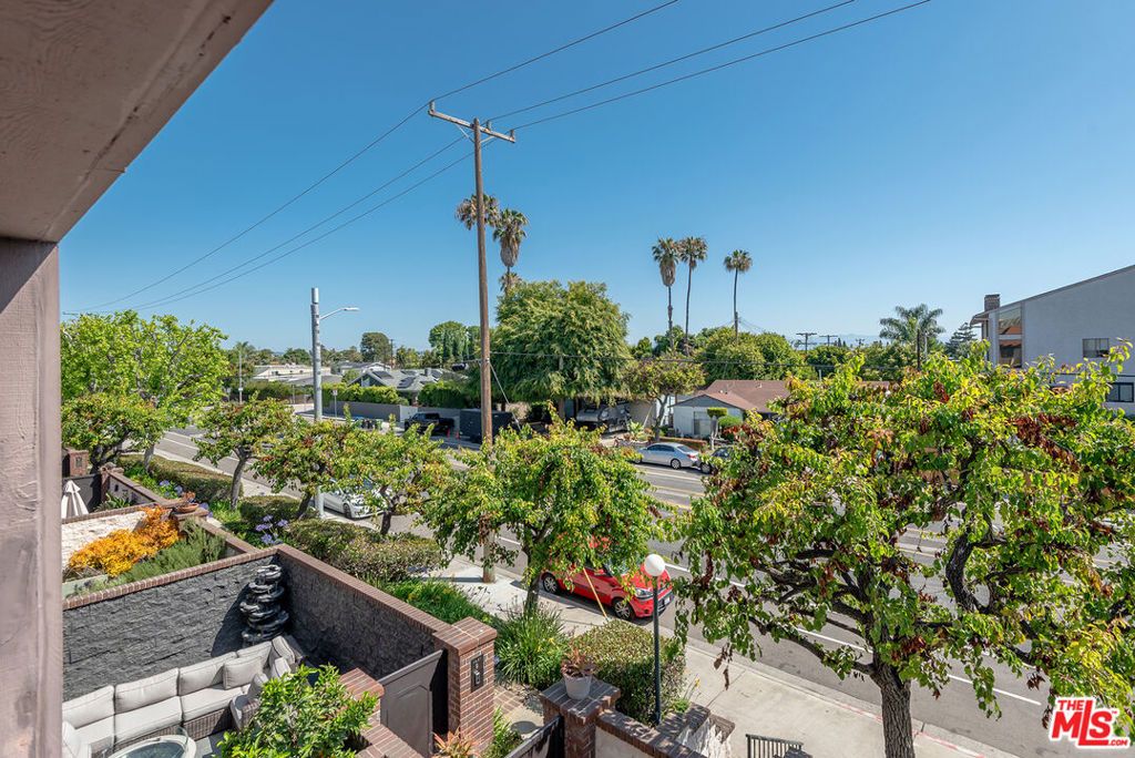 Image 26 of property listing at 4631 Alla Road 4, Marina Del Rey, CA 90292