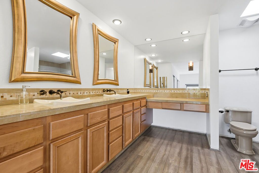 Image 27 of property listing at 4631 Alla Road 4, Marina Del Rey, CA 90292