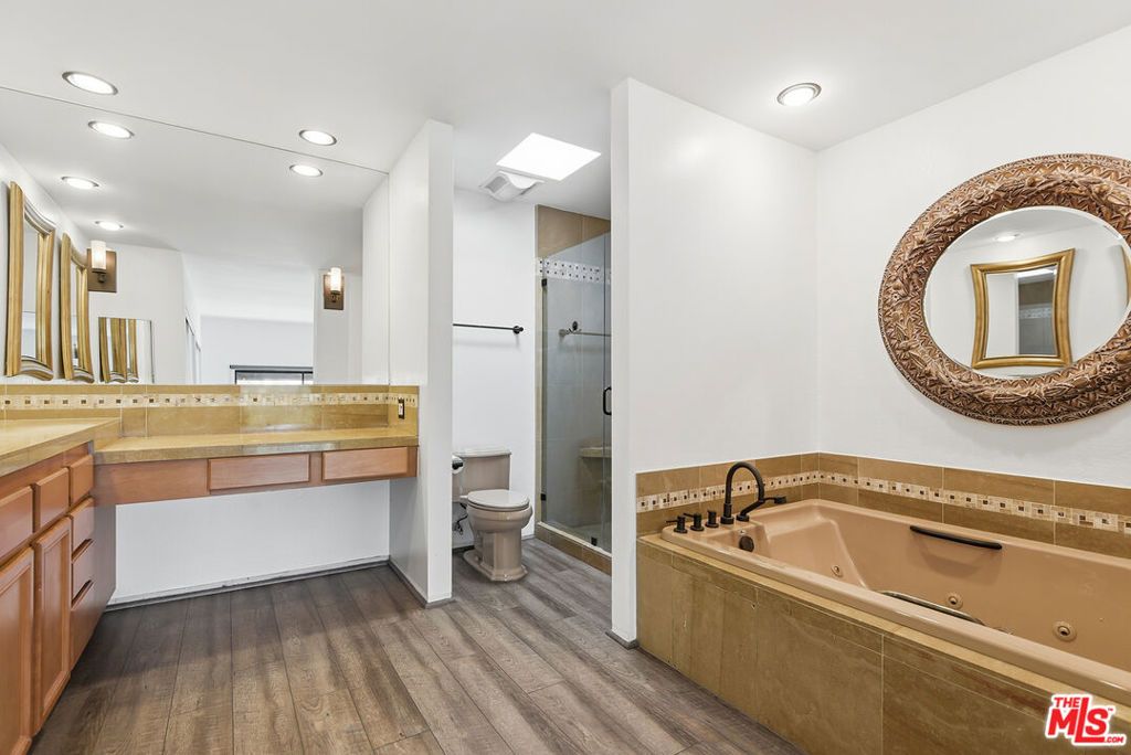 Image 28 of property listing at 4631 Alla Road 4, Marina Del Rey, CA 90292