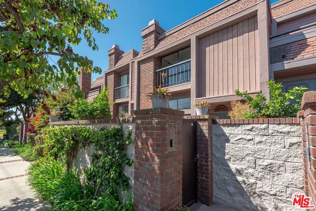 Image 3 of property listing at 4631 Alla Road 4, Marina Del Rey, CA 90292