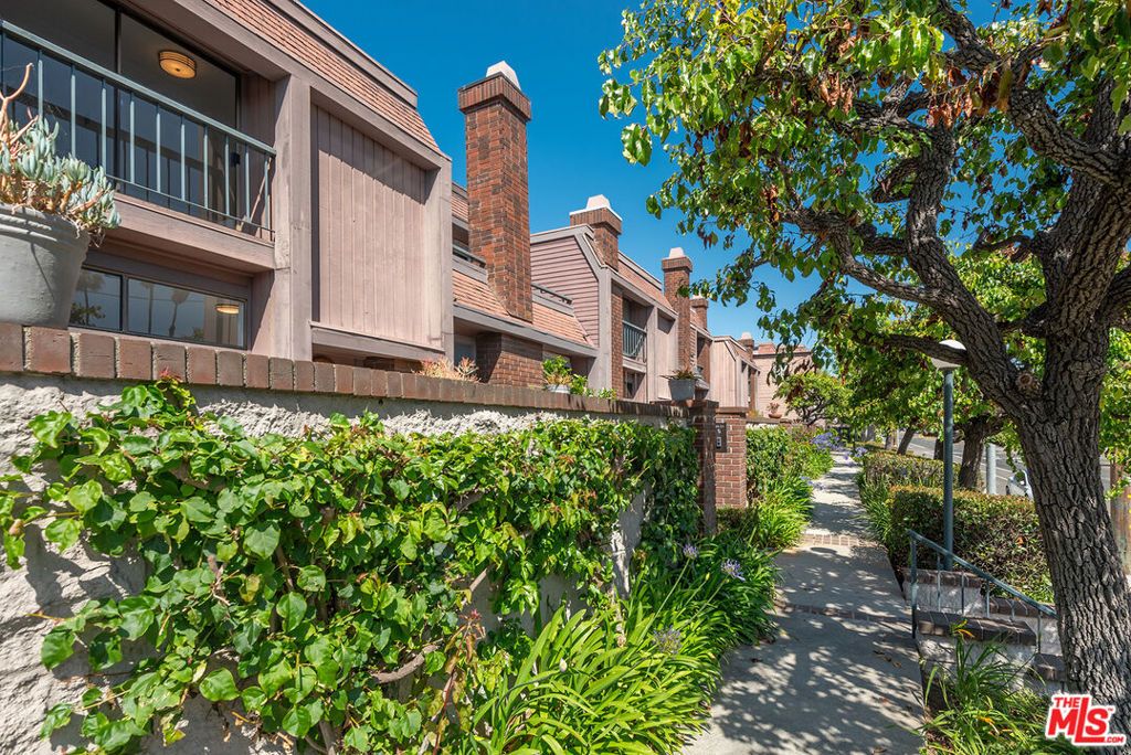 Image 34 of property listing at 4631 Alla Road 4, Marina Del Rey, CA 90292