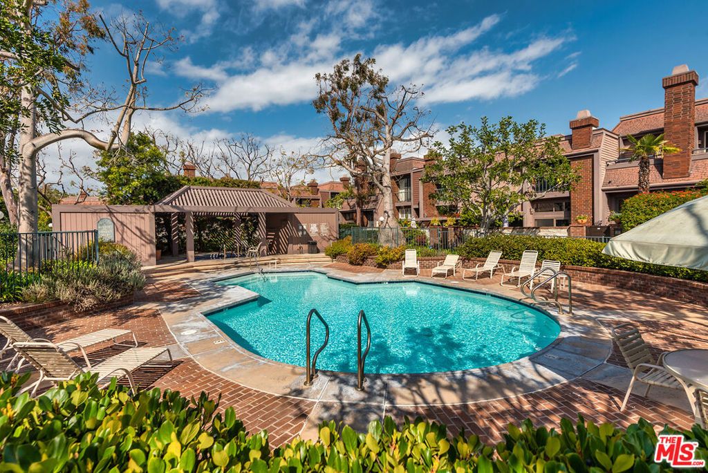 Image 44 of property listing at 4631 Alla Road 4, Marina Del Rey, CA 90292