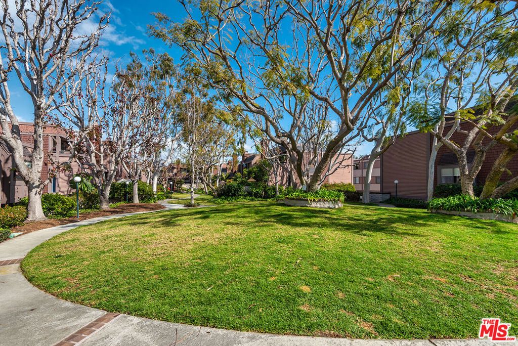 Image 47 of property listing at 4631 Alla Road 4, Marina Del Rey, CA 90292