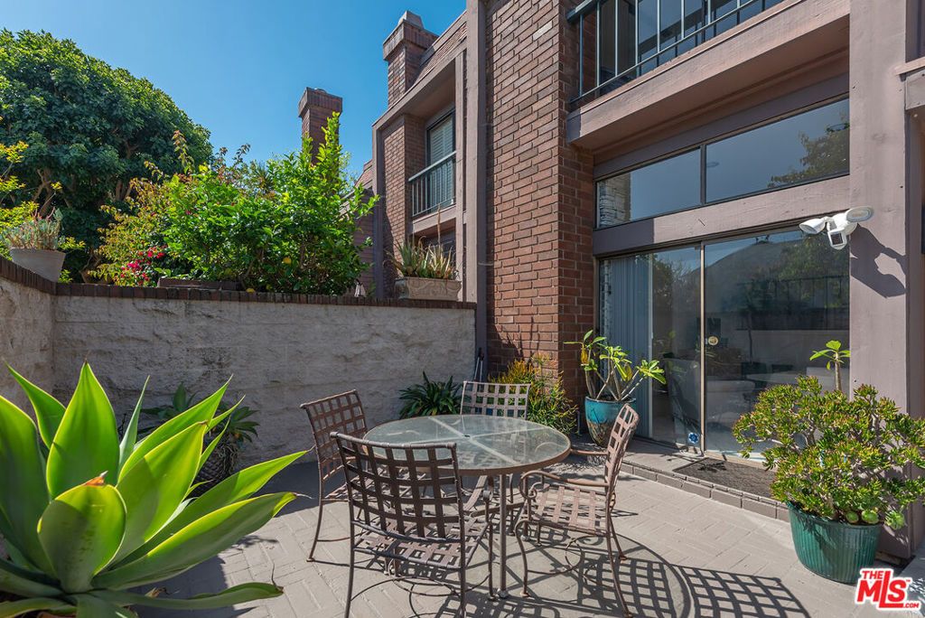 Image 5 of property listing at 4631 Alla Road 4, Marina Del Rey, CA 90292