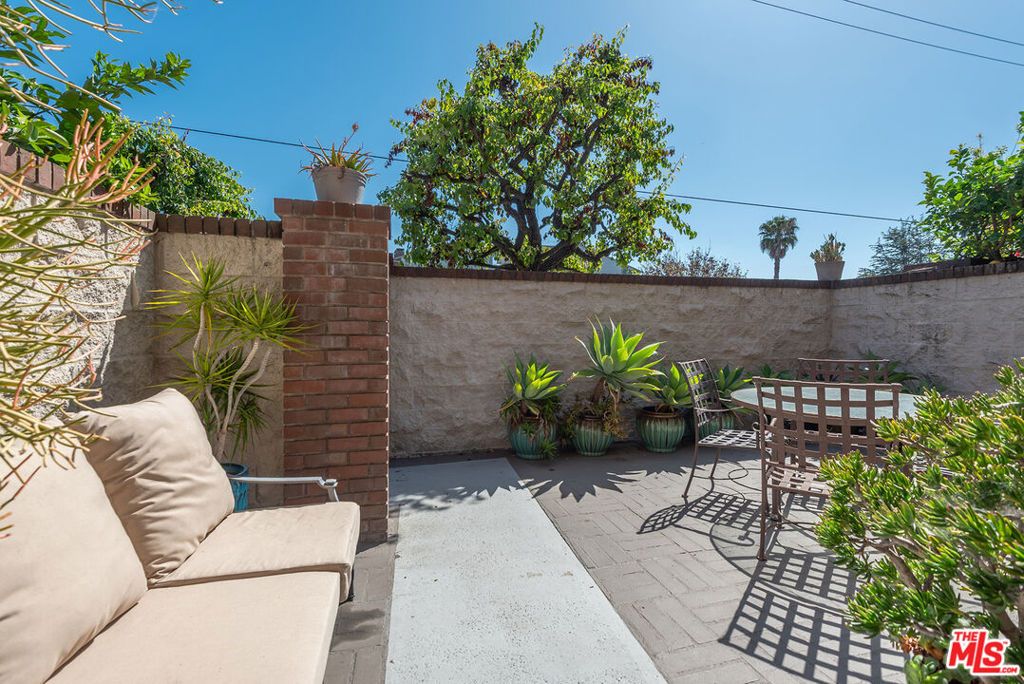 Image 8 of property listing at 4631 Alla Road 4, Marina Del Rey, CA 90292