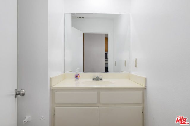 22911 Banyan Place 242, Santa Clarita, CA 91390