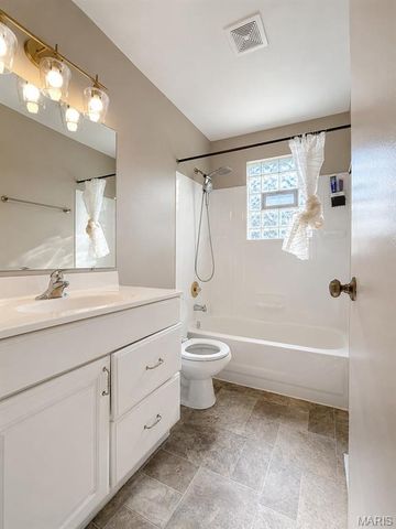 9775 Radio Drive, St Louis, MO 63123