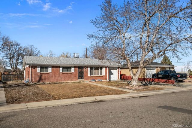 3219 Uvalda Street, Aurora, CO 80011