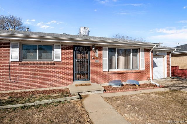 3219 Uvalda Street, Aurora, CO 80011