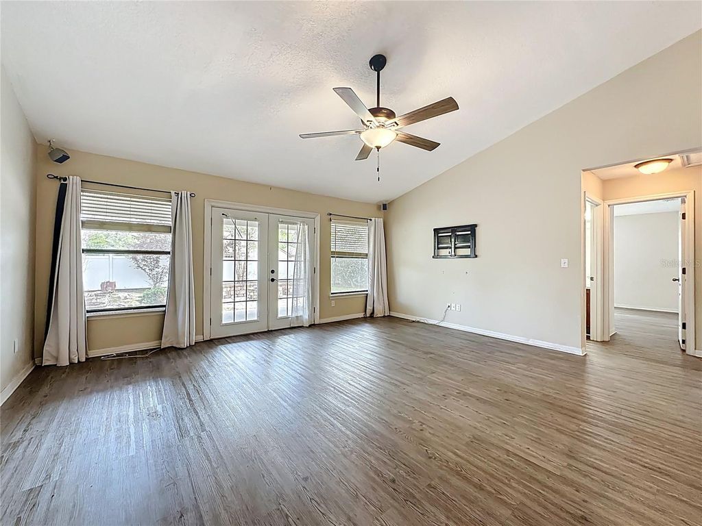 Image 12 of property listing at 3371 CLASSIC OAK COURT, Orange Park, FL 32065