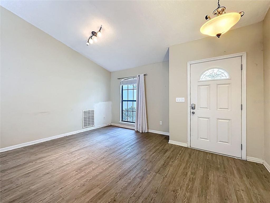 Image 5 of property listing at 3371 CLASSIC OAK COURT, Orange Park, FL 32065