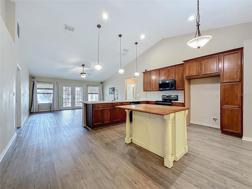 Image 6 of property listing at 3371 CLASSIC OAK COURT, Orange Park, FL 32065