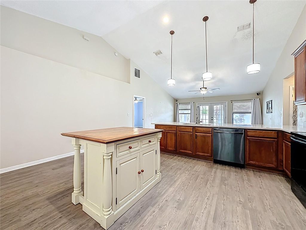 Image 7 of property listing at 3371 CLASSIC OAK COURT, Orange Park, FL 32065