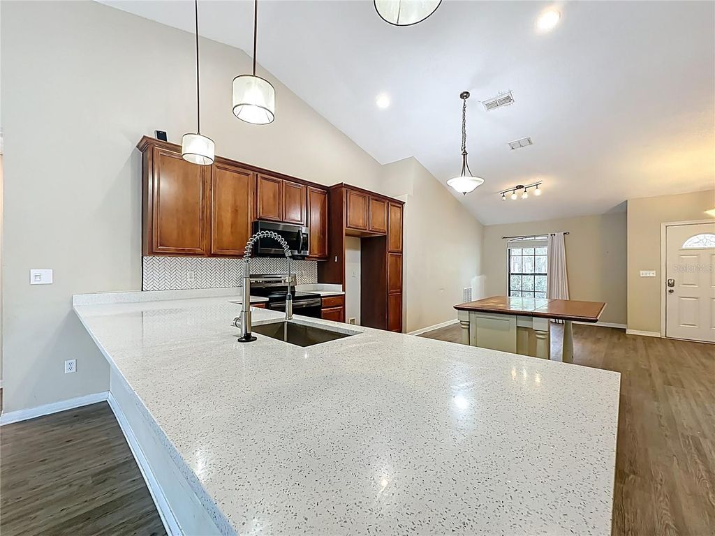 Image 10 of property listing at 3371 CLASSIC OAK COURT, Orange Park, FL 32065