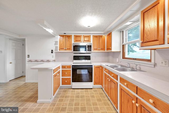 6 E CHURCH ST, Lebanon, PA 17046