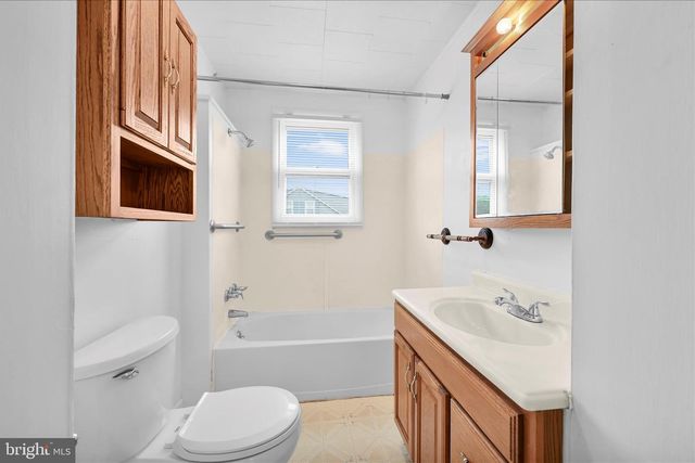 6 E CHURCH ST, Lebanon, PA 17046