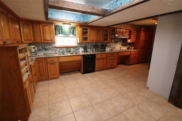 425 Dove Hollow, Paris, TX 75462