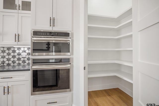 19383 Ridge Point Cir, Lindale, TX 75771