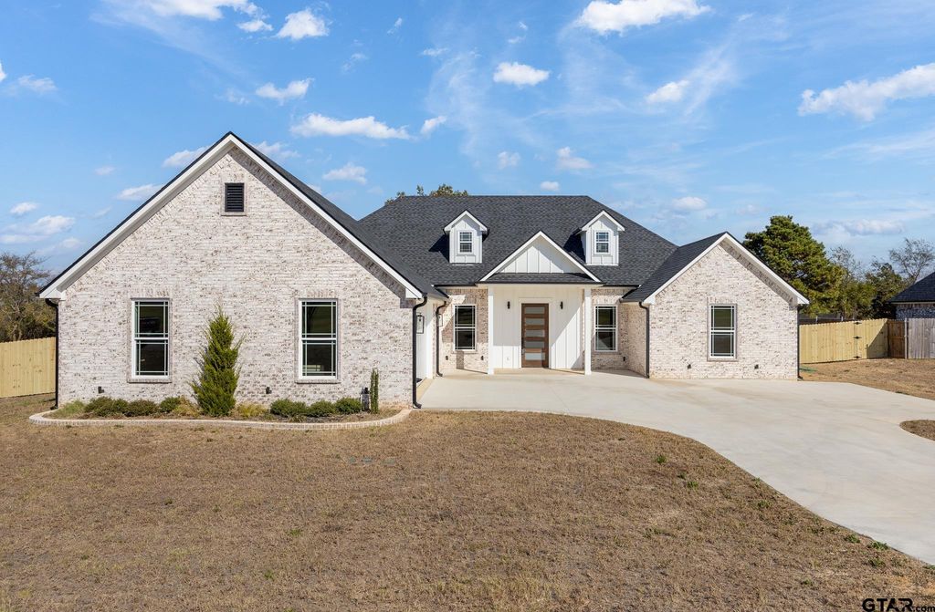 19383 Ridge Point Cir, Lindale, TX 75771