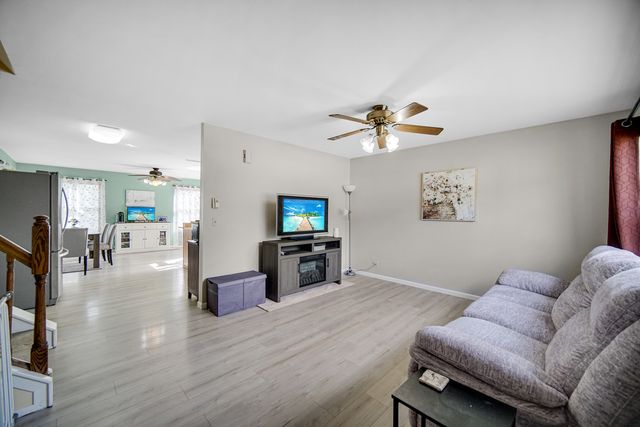 951 SURF Court, Bartlett, IL 60103