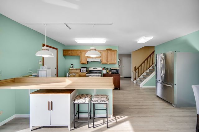 951 SURF Court, Bartlett, IL 60103