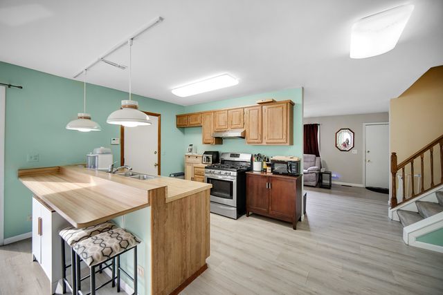 951 SURF Court, Bartlett, IL 60103