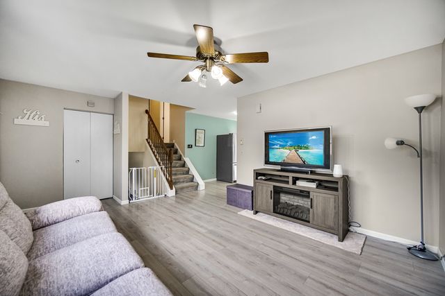 951 SURF Court, Bartlett, IL 60103