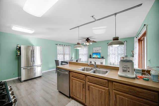 951 SURF Court, Bartlett, IL 60103