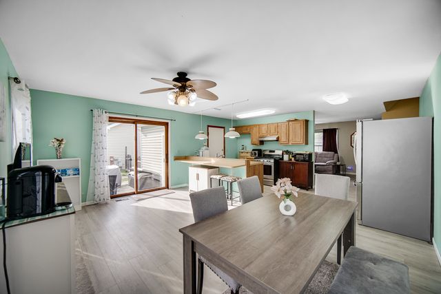 951 SURF Court, Bartlett, IL 60103