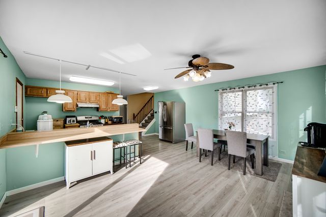 951 SURF Court, Bartlett, IL 60103