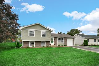 951 SURF Court, Bartlett, IL 60103