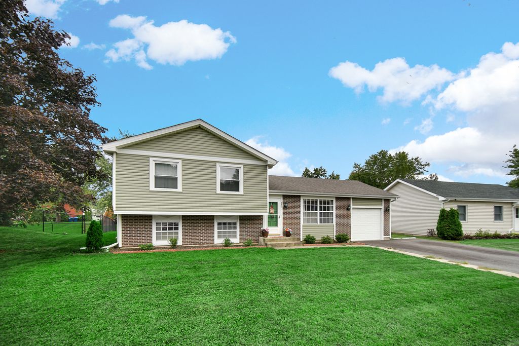 951 SURF Court, Bartlett, IL 60103