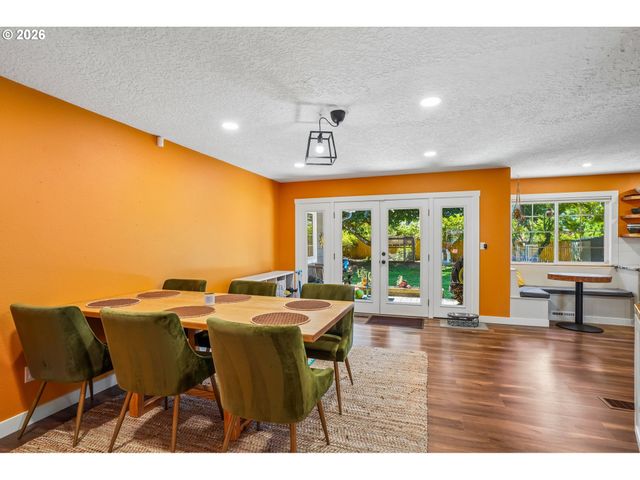 18042 Se CLAY St, Portland, OR 97233
