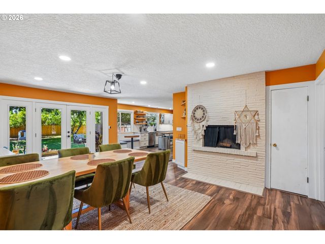 18042 Se CLAY St, Portland, OR 97233