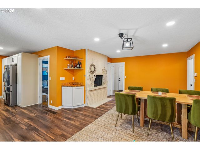 18042 Se CLAY St, Portland, OR 97233