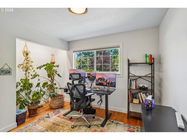 18042 Se CLAY St, Portland, OR 97233