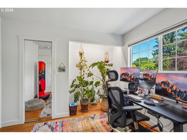 18042 Se CLAY St, Portland, OR 97233