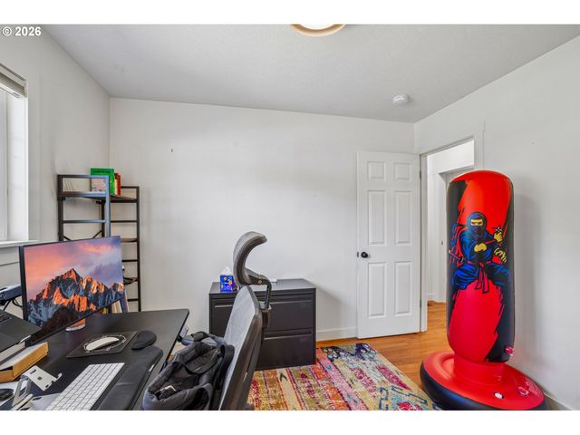 18042 Se CLAY St, Portland, OR 97233
