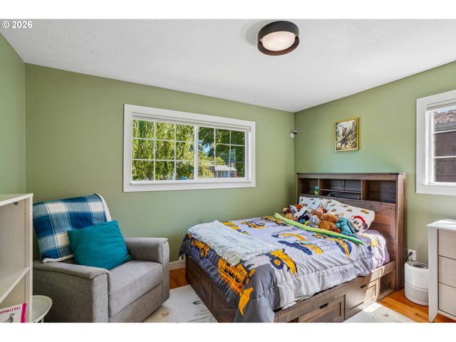 18042 Se CLAY St, Portland, OR 97233