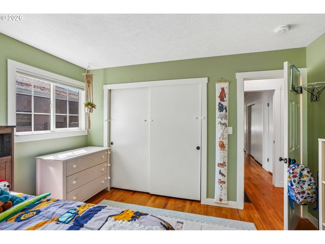 18042 Se CLAY St, Portland, OR 97233