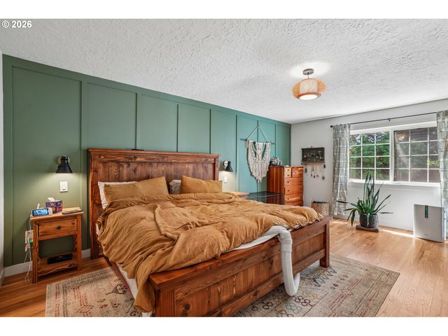18042 Se CLAY St, Portland, OR 97233