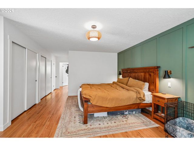 18042 Se CLAY St, Portland, OR 97233